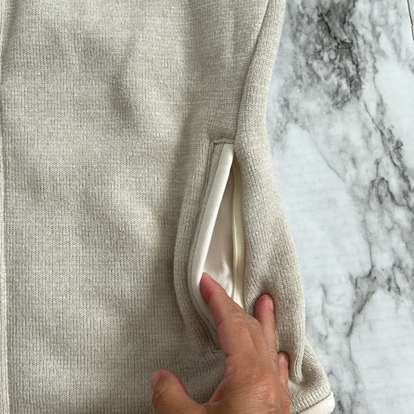 Patagonia | women’s size medium Better Sweater Vest oatmeal color full zip - Picture 5 of 9